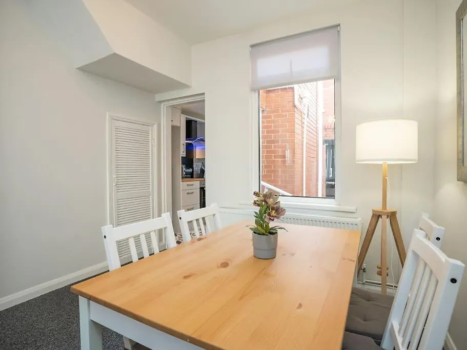 Cozy Townhouse, Walking Distance To Belfast City 0*,  Großbritannien