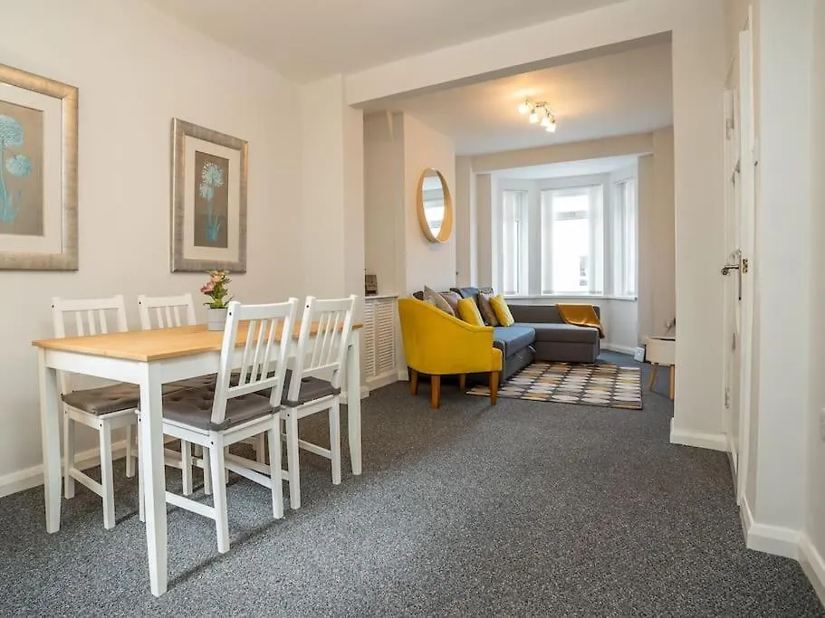 Cozy Townhouse, Walking Distance To Belfast City