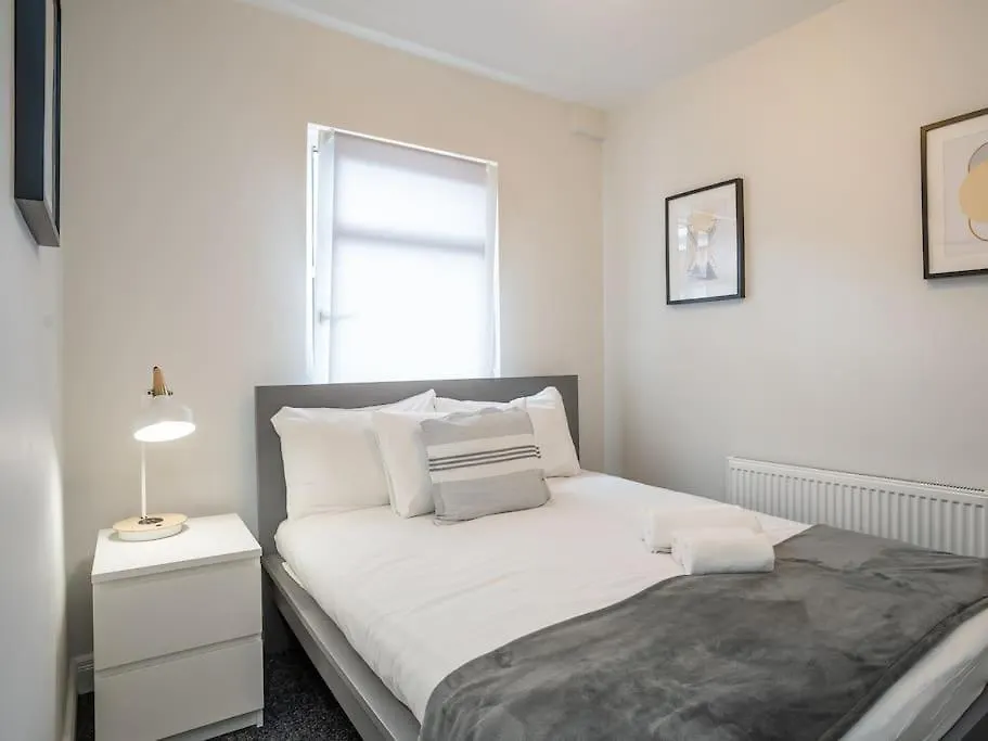 Cozy Townhouse, Walking Distance To Belfast City 0*,