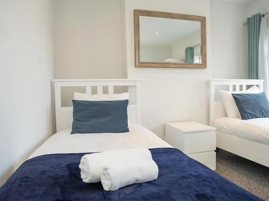 Cozy Townhouse, Walking Distance To Belfast City 0*,  英国