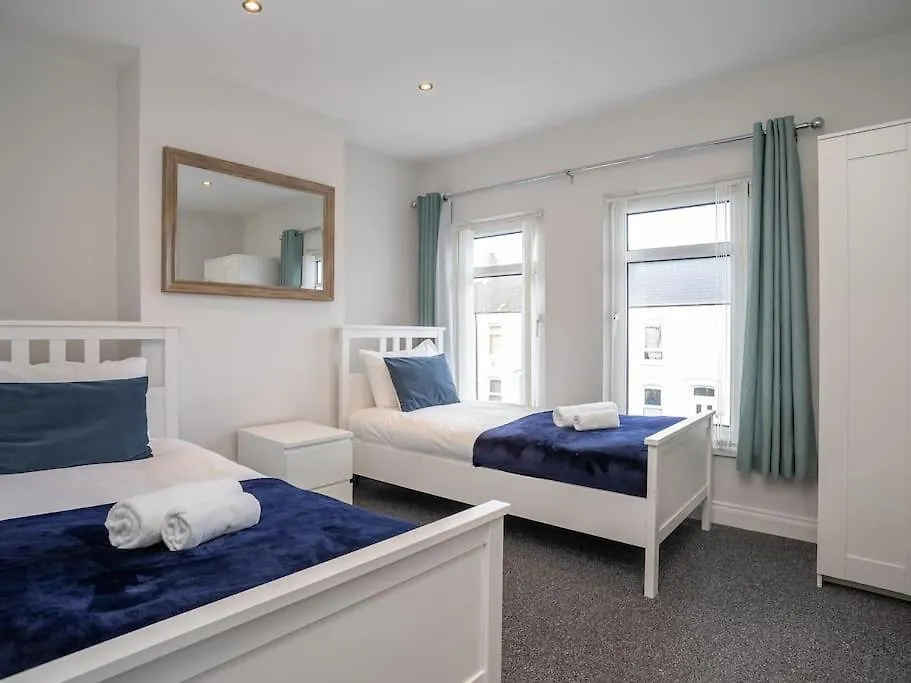 Cozy Townhouse, Walking Distance To Belfast City