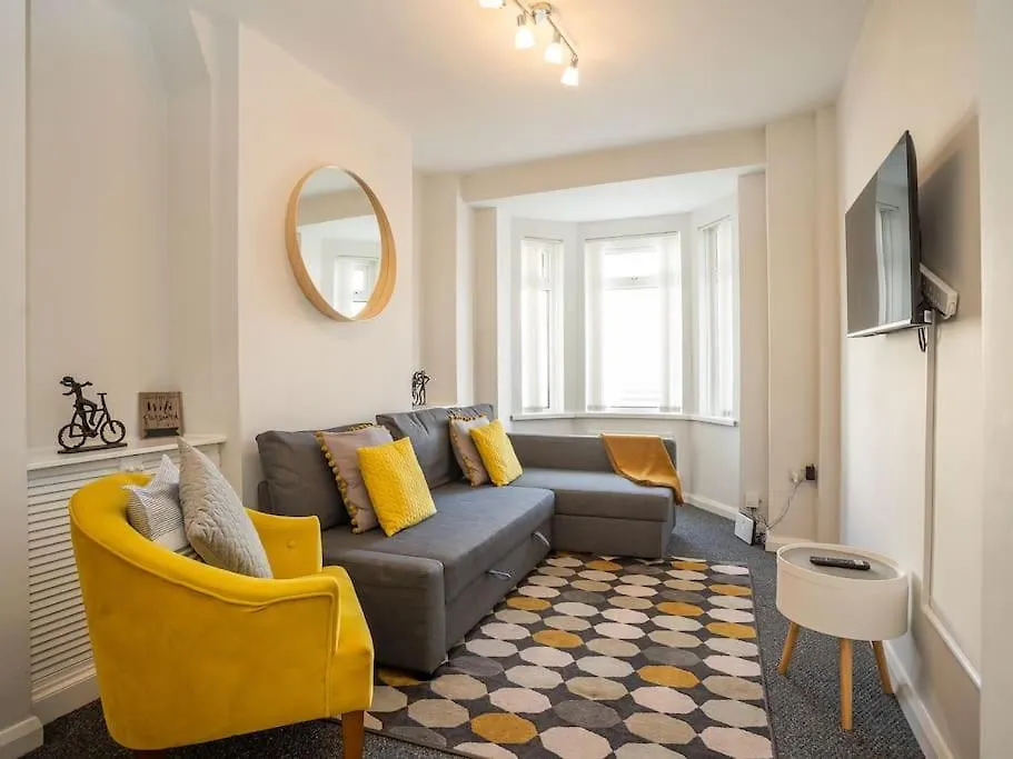 Cozy Townhouse, Walking Distance To Belfast City